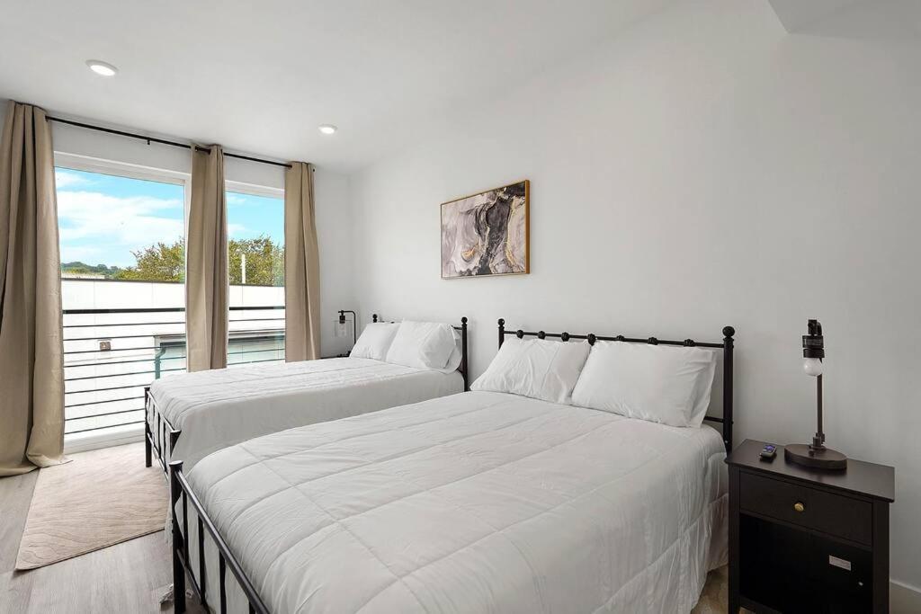 Enjoy City Skyline Views From Private Roofdeck! Washington Exterior photo