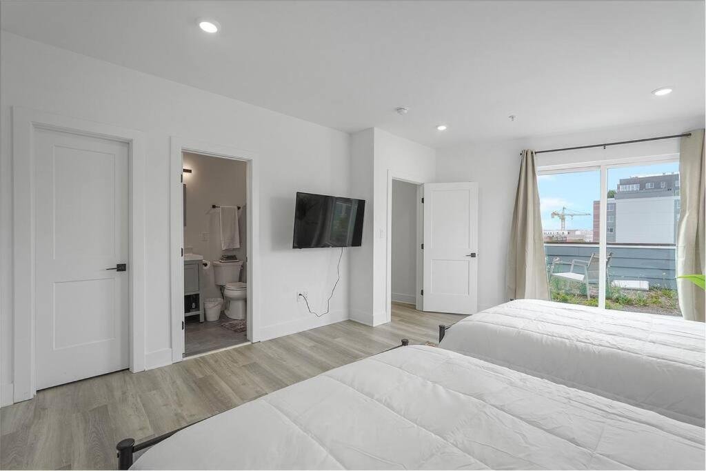 Enjoy City Skyline Views From Private Roofdeck! Washington Exterior photo