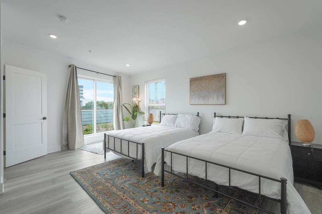 Enjoy City Skyline Views From Private Roofdeck! Washington Exterior photo