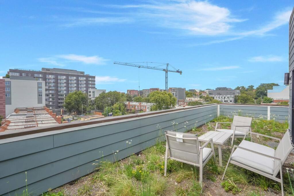 Enjoy City Skyline Views From Private Roofdeck! Washington Exterior photo